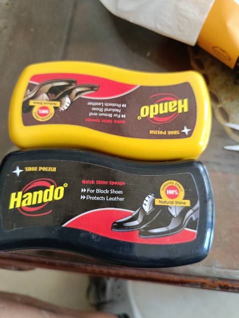 Tôi mua xi đánh giày. Shop gửi mút