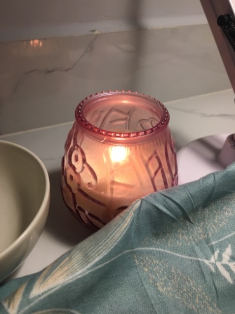 nến đẹp, sáp mịn đốt thơm. hũ màu hồng rất dễ thương, đóng gói sản phẩm chắc chắn. rất hài lòng