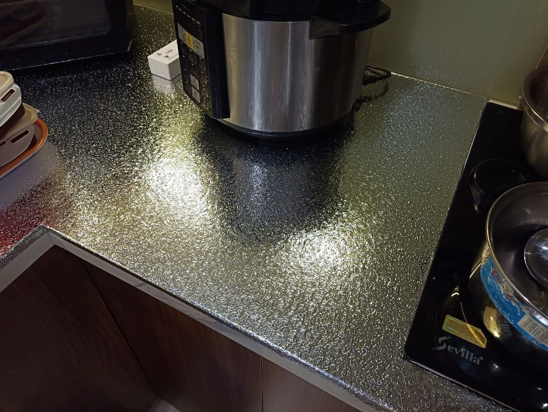 Dán bề mặt thì ok nhưng khá dễ bong ở mép.