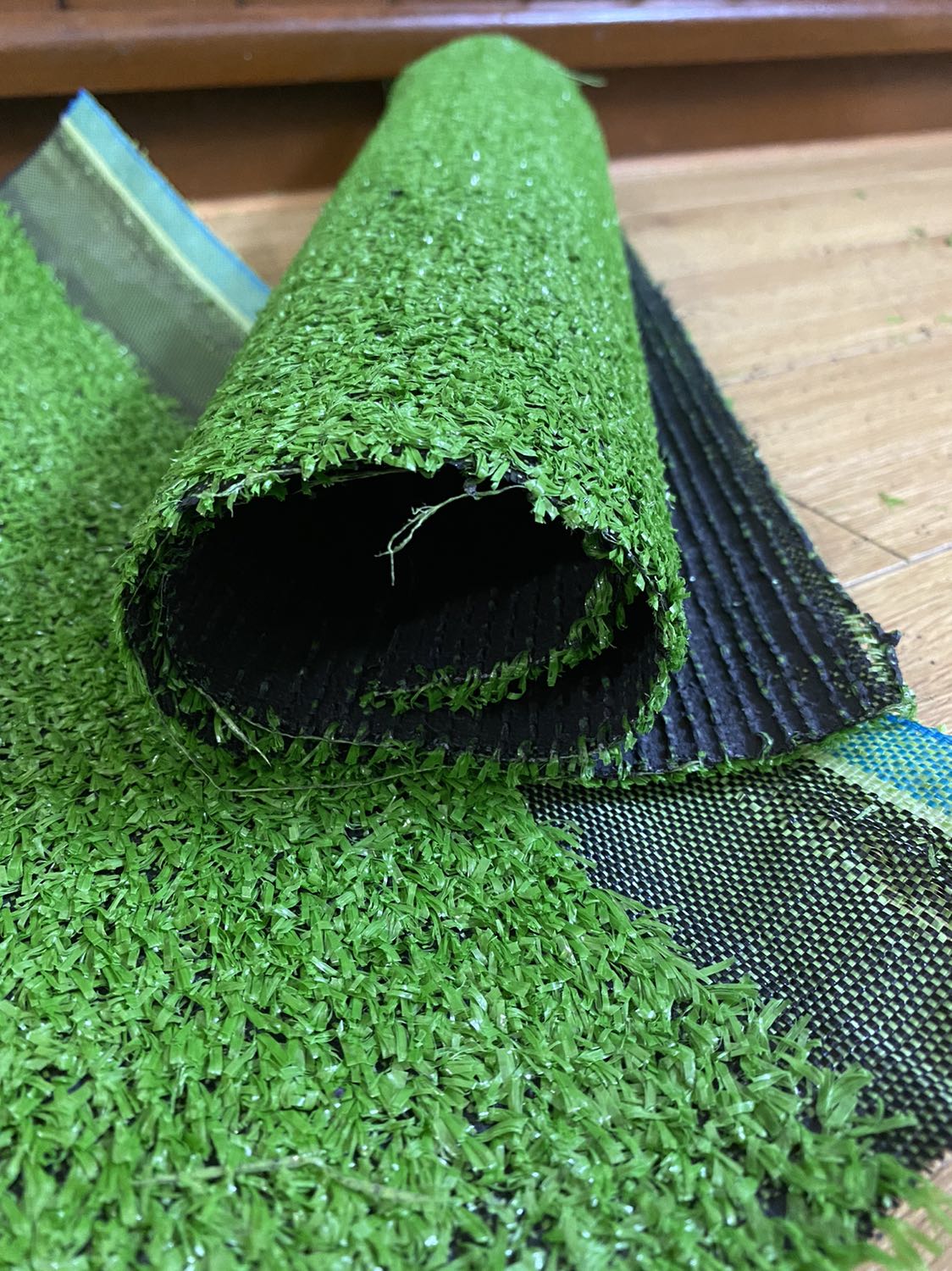 Hàng không giống hình. Không có cỏ, rụng đầy rác, bẩn vô cùng. Thất vọng tràn trề 😡