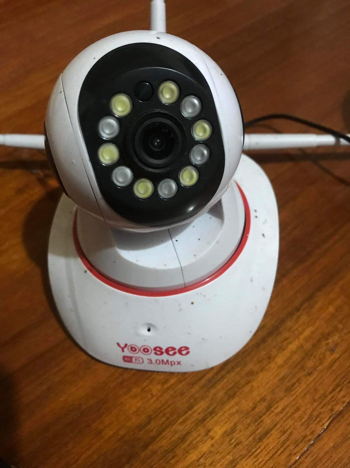 Mua camera kèm thẻ 64G lúc 21/1/2022 nhưng đến 14/4/2022 đã hư thẻ. Liên hệ shop để bảo hành và được hướng dẫn gọi Tiki 19006035 nhưng bên được trả lời là thẻ nhớ đi kèm không được bảo hành. Đồ điện tử có thể hỏng hóc vì lý do khách quan, không vừa ý với cách bán hàng không bảo hành thẻ nhớ như thế này. Cũng không thấy nói rõ việc không bảo hành thẻ nhớ đi kèm, nếu không tôi đã không mua hàng.