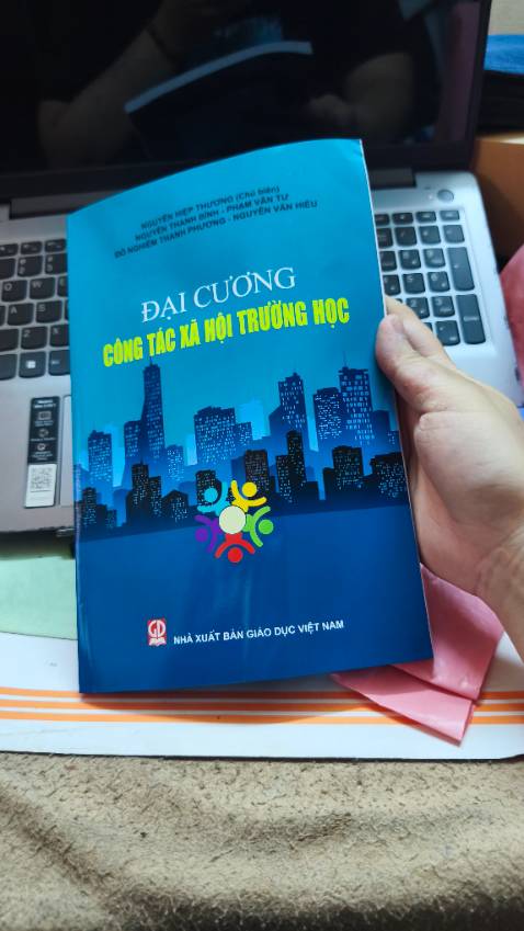 Tôi thấy nó khá là ổn giao hàng nhanh trước thời hạn
 giá lại đó giờ mua sách thì luôn luôn tin tưởng mua ở tiki😁