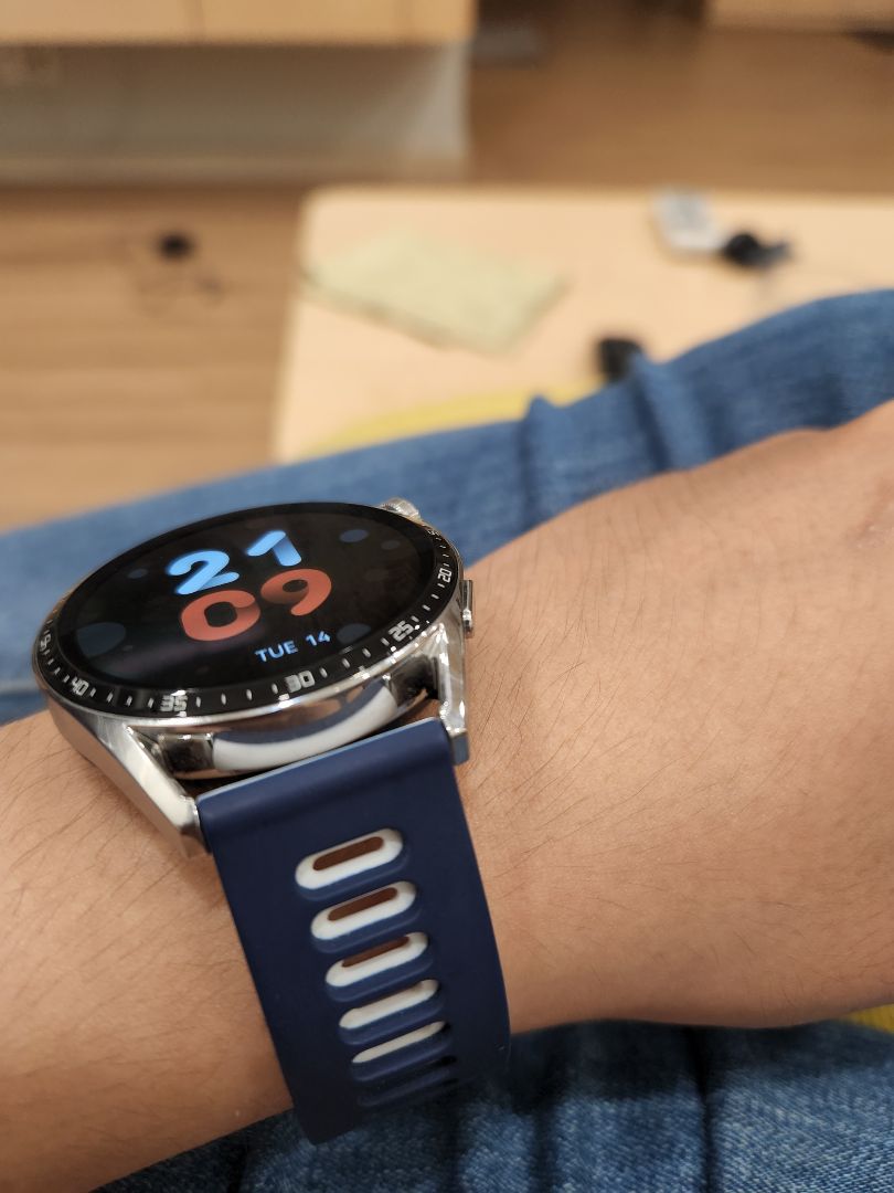 mình đặt 42mm với 46mm ship cùng nhau rất đẹp. đeo thoải mái hơn dây đã nhiều. vận động rất thoải mái ko bị ẩm ẩm. shop ship hàng nhanh lại đóng gói rất cẩn thận. likeeeee