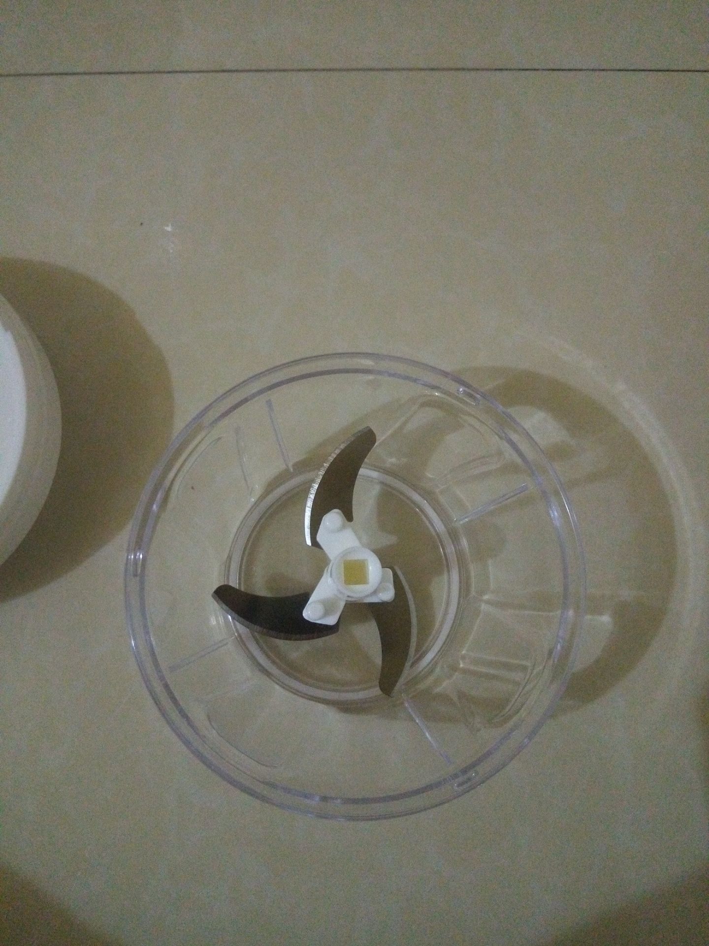 Sản phẩm rất đẹp, chất liệu chắc chắn, không bị móp hay nứt vỡ.