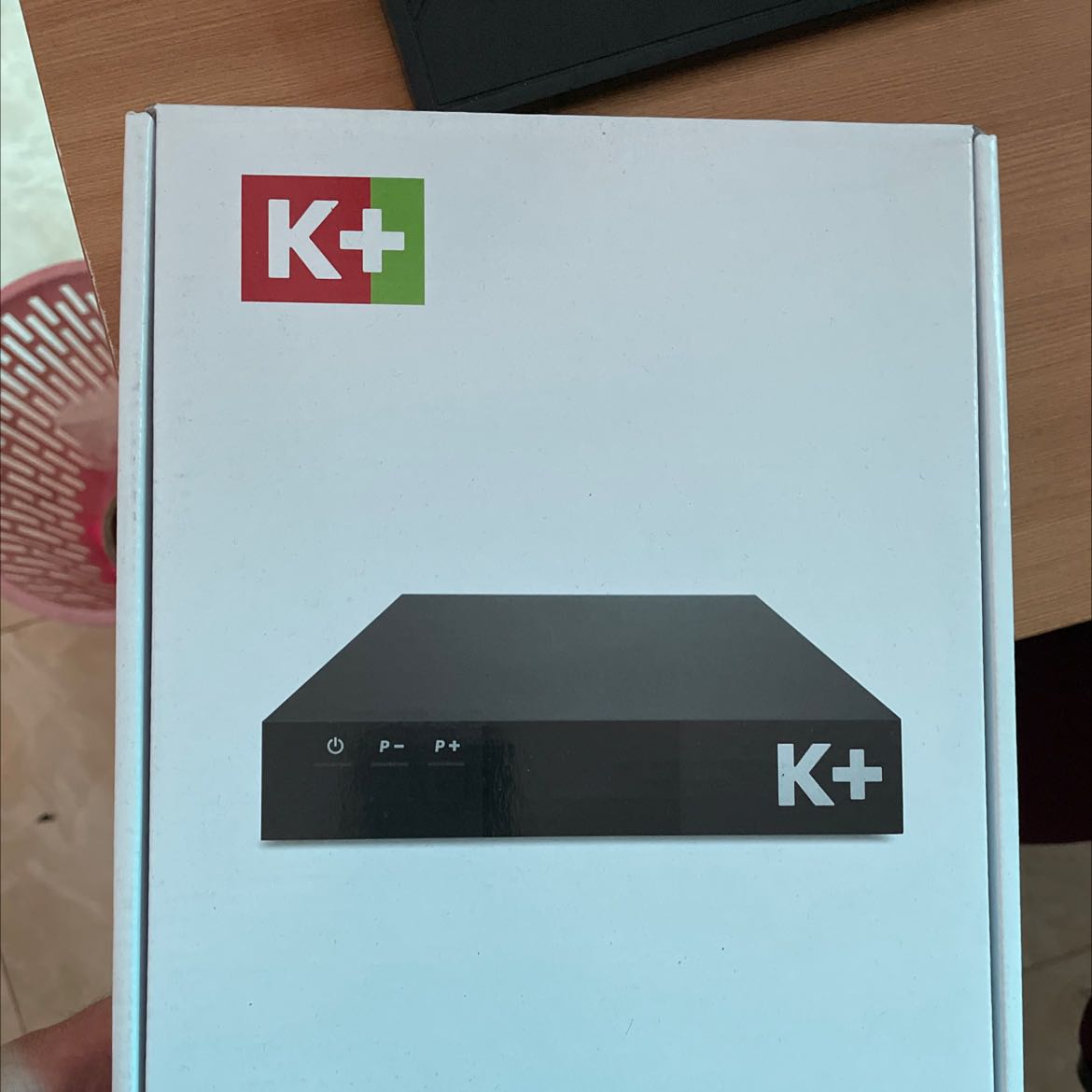 Hàng rất chắc chắn nguyên hộp đầy đủ tất cả các phụ kiện bên trong cảm ơn shop đã liên hệ tư vấn nhiệt tình