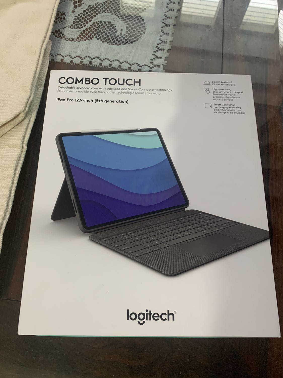 Giao hàng trong mùa dịch nhanh hơn dự kiến. Đc tặng kèm 2 túi khá đẹp. Hàng chất lừ, nguyên tem. Giá mềm hơn so với giá niêm yết chính hãng.