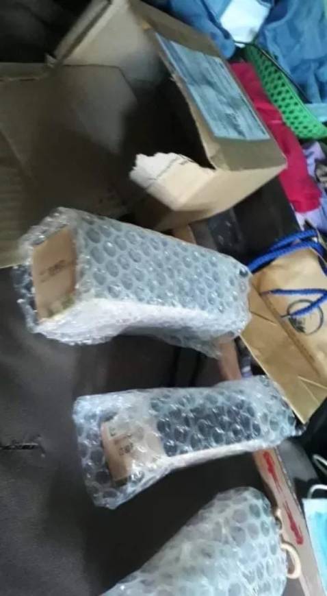 Orders Complete. thank you for the free item!😍
The oil is thick and seems pure. The smell is relaxing and calming. Good for rooms and scent diffusers.