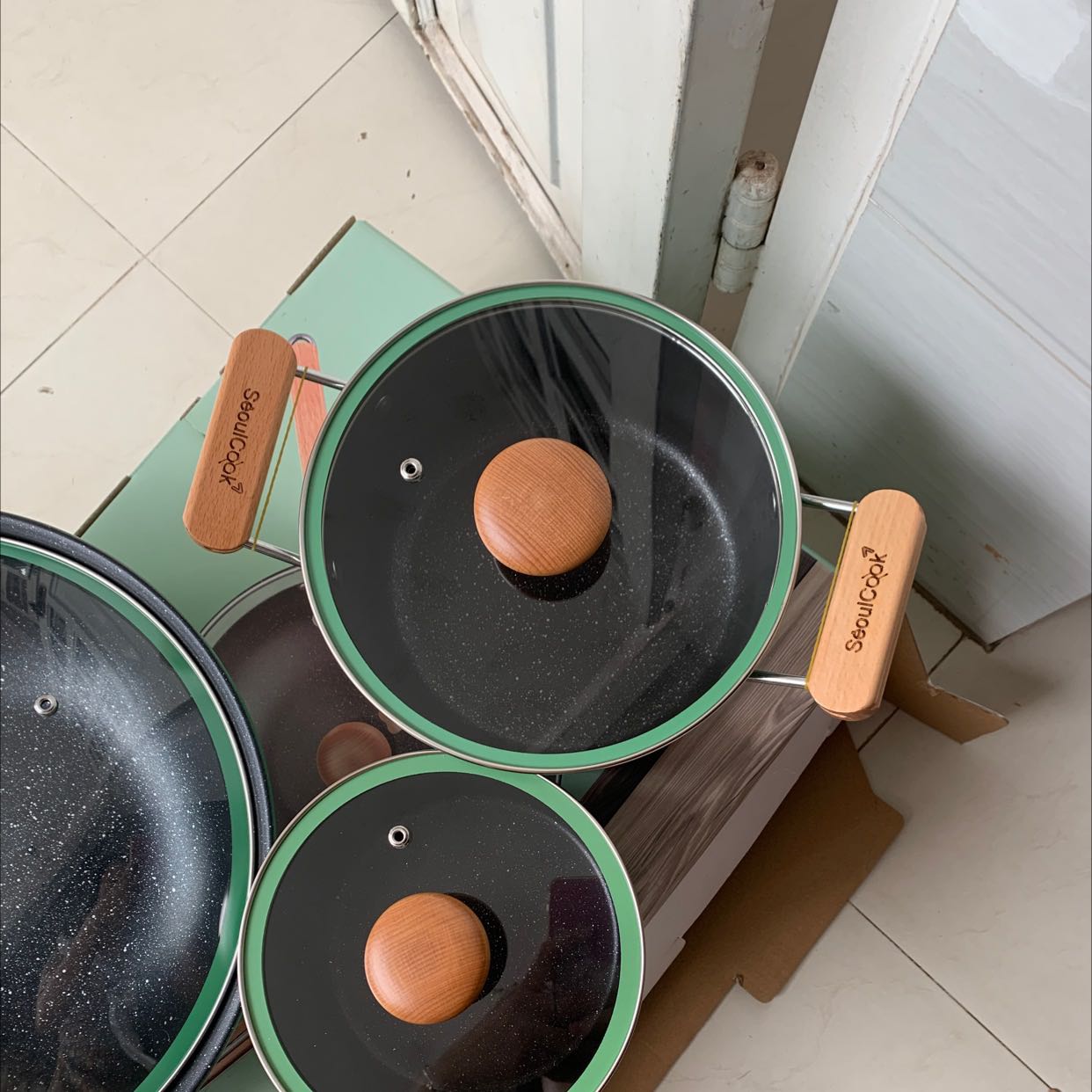 màu đẹp sang quá dùng làm quà tặng thích thiệt sự cái chảo bự dã man kkk 32cm này mà xào mì là hết bài giá ổn