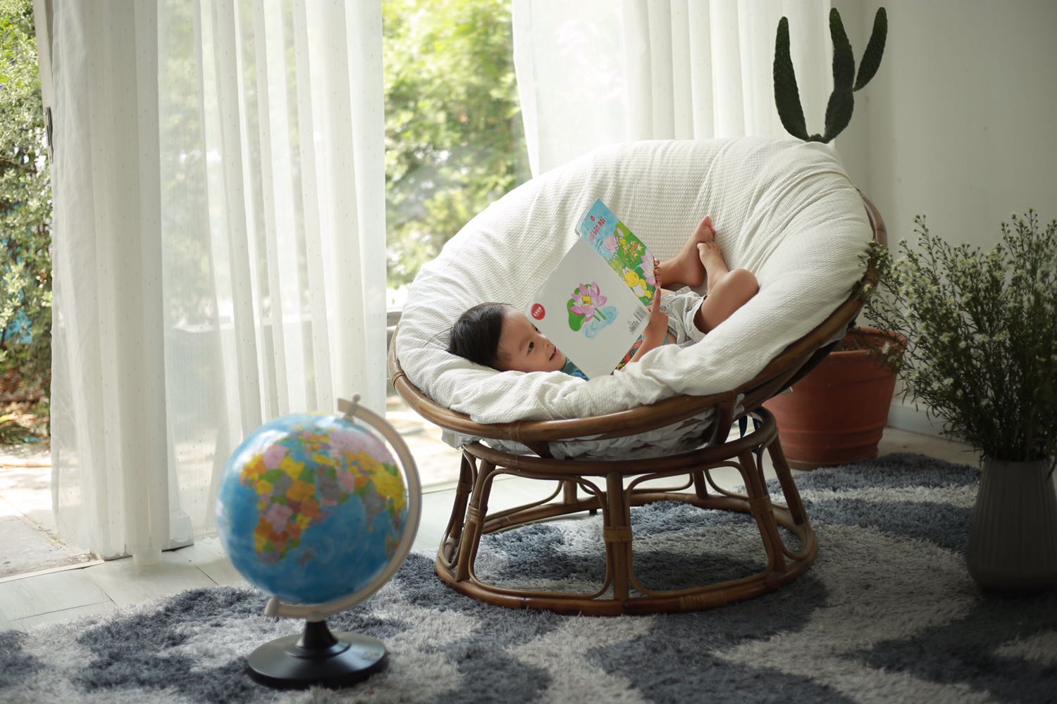 Sách dễ thương, nội dung da dạng nhiều chủ đề. Những câu chuyện hằng ngày về các bạn Ếch rất thú vị. Bé nhà mình rất thích đọc.