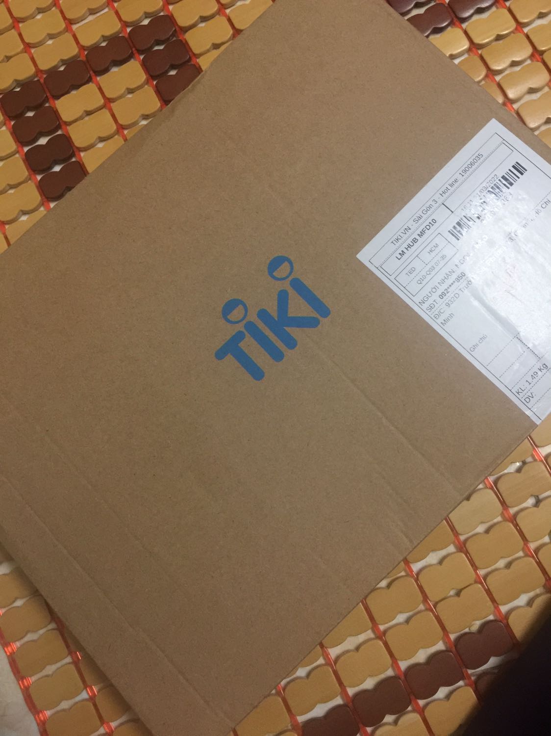 Giao hàng nhanh, mua lúc sale 41%, áp thêm mã giảm nữa nên rất rẻ. Sách của Nhã Nam làm mình tin tưởng, bởi cuốn nào cũng hay cả, cuốn này vừa hợp túi tiền lại giàu ý nghĩa, đáng đọc! 
Đóng gói tàm tạm. 
Hihi mua 2 cuốn mình thích với giá 0đ là cảm giác tuyệt vời lắm í 😊