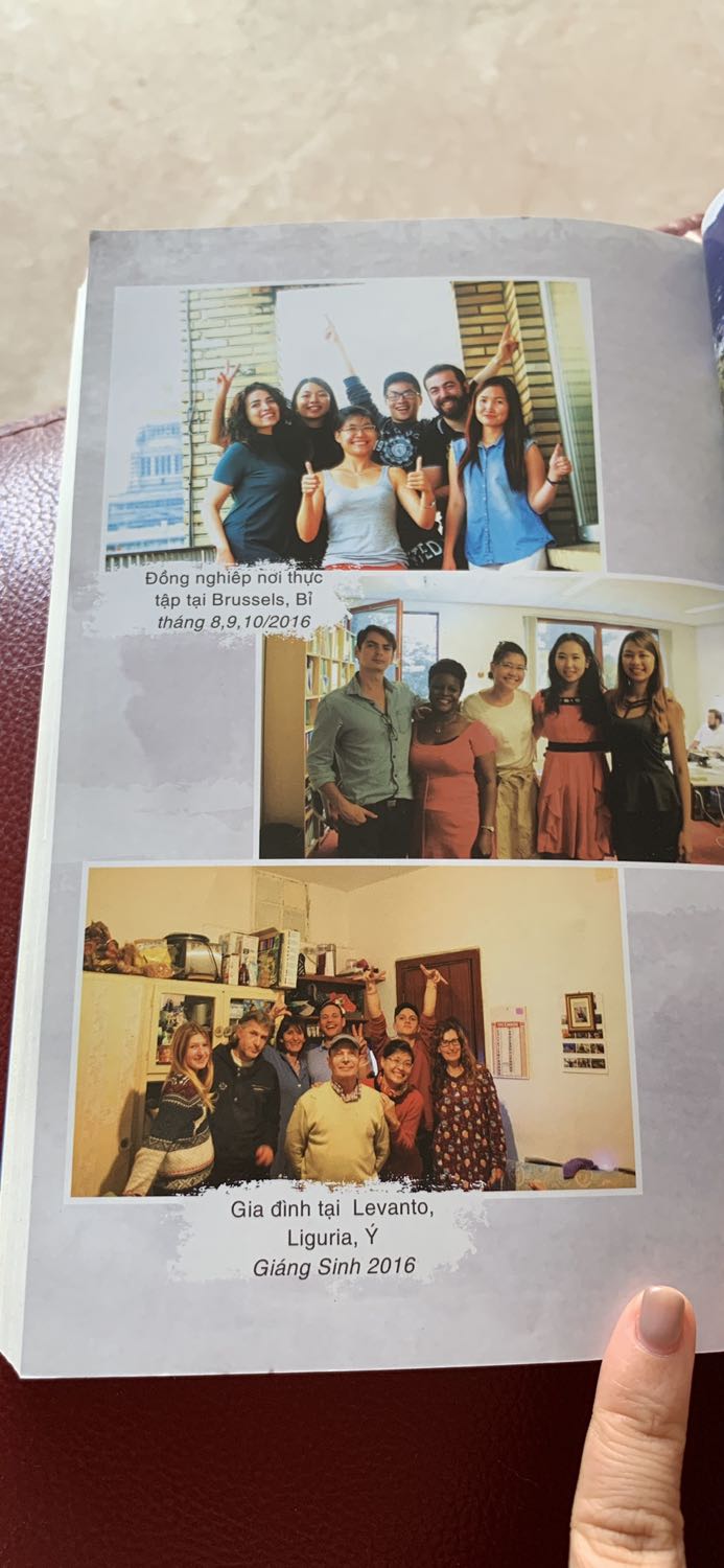 Biết tới cuốn sách này sau khi xem talkshow “vợ chồng son” mà chính tác giả và anh chồng người Ý lên sóng. Đọc xong mới thấy trí thông minh và sức bền của ng Việt Nam ko thua dân tộc nào trên thế giới. Thấy thương tác giả, cô gái trẻ đầy nhiệt huyết và nổ lực ko ngừng. Vui vì cuối cùng sau bao nhiêu gian khổ Thuỷ Anh cũng đạt được ước mơ của mình và ấm êm bên gia đình nhỏ. Cám ơn tác giả đã truyền lửa cho thế hệ trẻ VN. Cám ơn đã mang hình ảnh đẹp của ng phụ nữ VN ra thế giới. Chúc chị luôn khỏe và trông chờ những tác phẩm khác sau này nếu chị có viết tiếp.