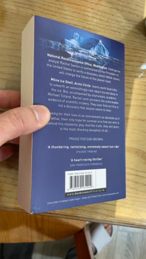 Giao hàng rất nhanh, đặt sáng mà tối đã nhận được. Sách hơi bé so với tưởng tượng của mình, bìa in màu khá đẹp nhưng giấy bên trong mỏng và vàng không biết chất lượng thế nào