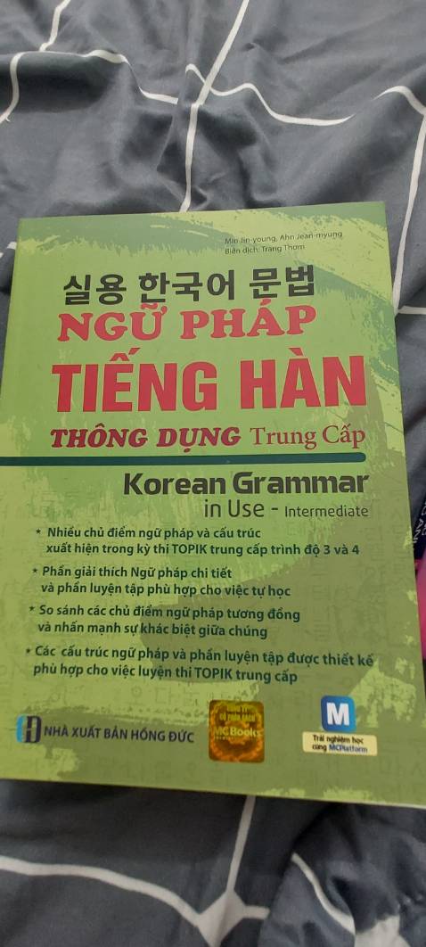 Sách rất dễ hiểu. Mìn đã xem qua khá nhiều sách. Nhưng tập sách này trình bày rõ ràng dễ hiểu (mình tự học luôn, ko cần đến trung tâm) Sách rất dễ hiểu. Mìn đã xem qua khá nhiều sách. Nhưng tập sách này trình bày rõ ràng dễ hiểu (mình tự học luôn, ko cần đến trung tâm)
