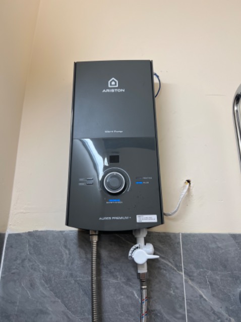 Sản phẩm đẹp. Màu sắc sang trọng giống mô tả. Lưu ý chọn có lắp đặt vì mình sơ suất không xem kỹ nên chỉ giao không có lắp đặt