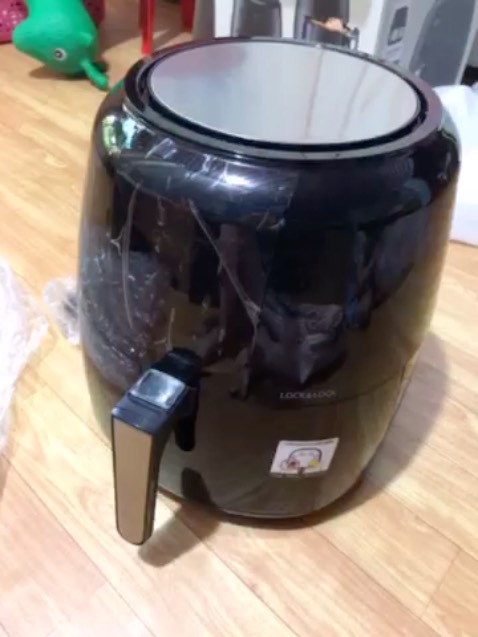 Cảm giác đầu tiên khi mở hộp ra là nồi rất to.nhận hàng nguyên đai.tiki đóng hàng cẩn thận.chưa sd nên k biết tn nhưng mik rất tin dùng khi mu đồ trên tiki.mik mua hôm 15/8 sale khủng cònn2099k cho 1 sp chính hãng.mua nồi còn dc tặng 1 máy làm sữa chua của hãng. trộ ôi tuyệt vời. mọi nên nên mua nhé.hàng tiki chất lượng mà giá thành lại rẻ hơn những chỗ khác