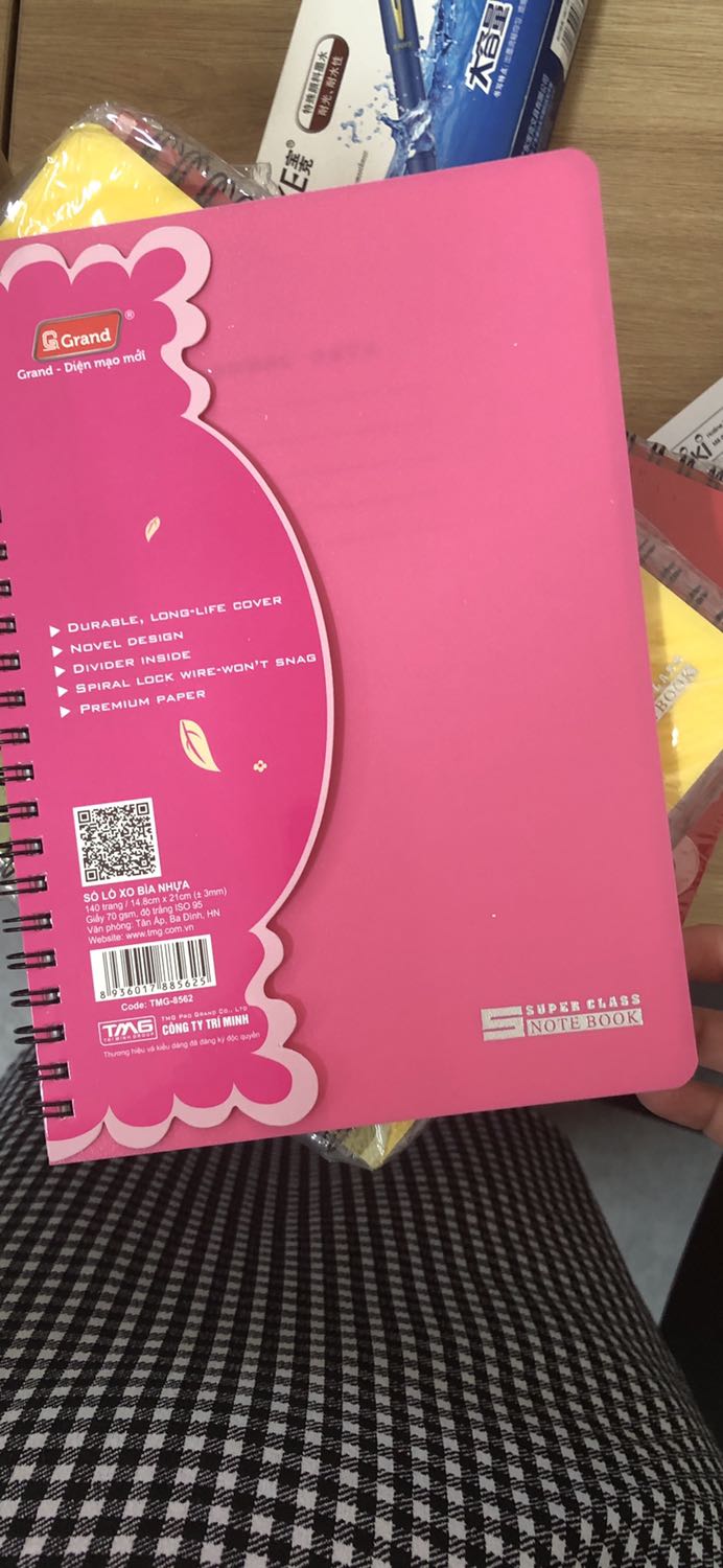 Giao đúng sản phẩm, nhanh. Nhưng sổ này giấy hơi mỏng