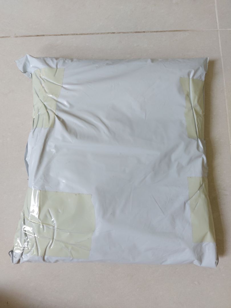 Mình bắt đầu mua các sản phẩm của shop cho mình, rồi ba mình và giờ là vợ mình. Dù là  người bán chọn ngẫu nhiên mẫu quần nhưng hầu hết các lần mua mình đều ưng ý. Giá cả của sản phẩm cũng rẻ, vừa túi tiền, có thể mua số lượng nhiều để mặc thay đổi.