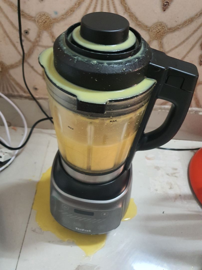 đánh giá 0 sao mà không được.
hàng dùng sợ hãi, nấu lúc trào lúc không. không an tâm khi sử dụng.
Dưới đây là hình ảnh thật sau 2 tuần sử dụng. nấu 3 lần 2 lần trào như hình.
may là ngồi canh. chứ để đó mà ko xem cháy cả máy, trào nước chập điện, cháy nhà lúc nào không hay.
Đề nghị thu hồi sản phẩm và đền bù cho người xử dụng sản phẩm này.