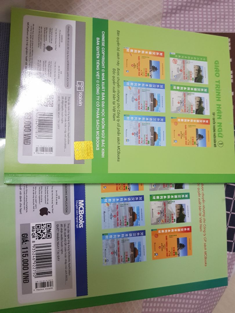 Giao hàng nhanh dễ sợ. 1h hơn thấy có *** báo đang đóng gói hàng, cái cỡ 3h đã có a shipper gọi rồi. ? Mình mới bắt đầu học, cô giáo nói học theo giáo trình này nên mua luôn. Thấy giá niêm yết toàn trên dưới 100k mà Tikii sale rẻ quá. Chắc lời á :)))