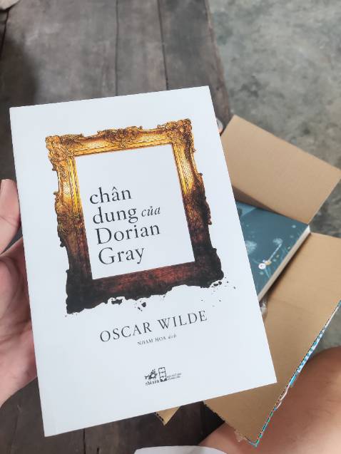 Lâu r mới quay lại mua hàng tiki, chất lượng đóng gói và vận chuyển rất tốt. Gói hàng đến tay nguyên vẹn đẹp đẽ,mở hàng rất có cảm giác thưởng thức. Sách thì hay r.