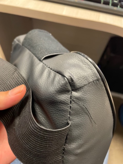 Màu sắc ok. 
Cao su hơi hôi tí hi vọng sd vài hôm sẽ hết. 
Nhưng đường may thiếu sự chau chuốt. 
Hi vọng shop nâng chất lượng hoàn thiện sp lên. Nếu sài ok mình vẫn ủng hộ shop.