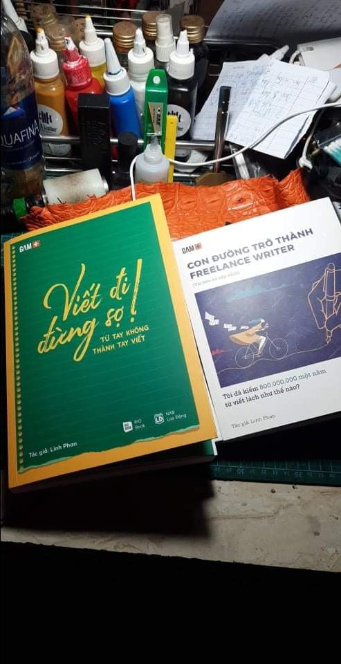 tác giả viết về chuyên môn nhưng rất gần gũi, chân thành và truyền cảm hứng. Chỉ dẫn rõ ràng cho những ai muốn bắt đầu con đường  freelance nói riêng và những ai yêu con chữ nói chung. Đáng tiền và công sức bỏ ra để đọc. 5 sao.Đọc xong thành fan của tác giả luôn