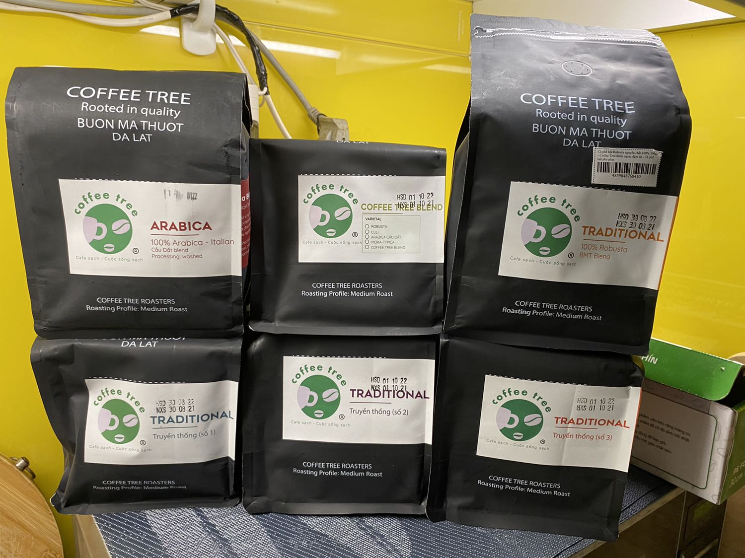 Mới uống hết 1 gói anh bạn cho, thấy thích nên mình mua đủ 6 loại để trải nghiệm sự khác biệt. Bao bì chuyên nghiệp và tiện lợi khi sử dụng. Nếu thêm sẵn muỗng nhựa nhỏ bên trong để múc cafe thì hoàn hảo.