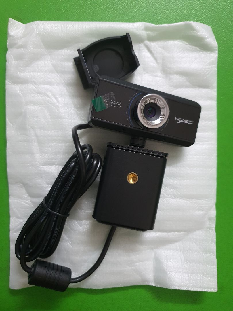 Hộp chắc chắn, đẹp đẽ, chất nhựa tốt, có thẻ bảo hành. Nắp che cam lỏng lẻo nên mình bỏ luôn. Hình ảnh có màu nịnh mắt song hơi gai, không mượt. Vòng chỉnh nét hơi khó xoay. mic tiếng to rõ. Mình mua thay cho con Logichtech C270 bị hỏng, so về tổng thể thì con này không bằng.