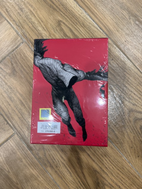 Vẫn là Tiki, vẫn chống sốc bằng cát tông 1 mặt duy nhất cho đơn nhiều cuốn có cả boxset; bất ngờ là ko cuốn nào df 🤣
Mua đợt thăng cấp tv tặng mã + đổi astra + chiết khấu giá rất tốt