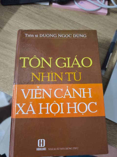 Sản phẩm lỗi, rất tệ, bìa và bị ngược nhau