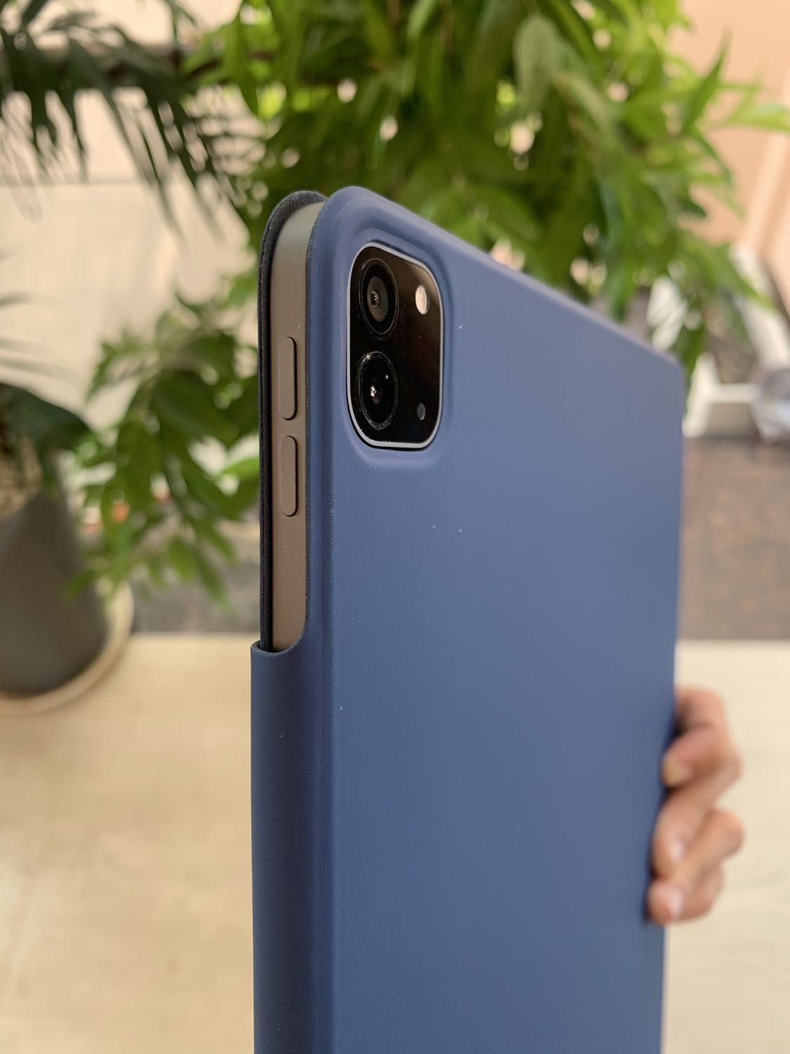 Màu đẹp, chắc chắn. Giao hàng nhanh. Nam châm của case hút tốt. 
Vừa in cái 12.9 2021
Nói chung là thấy hài lòng 😂