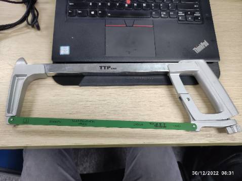 Sản phẩm đúng như mô tả. Cầm rất nhẹ, nhẹ hơn cả mấy cưa cùng kiểu dáng nhưng tay cầm bọc cao su nên cầm rất thích. Lưỡi cưa răng khá mịn. Cưa đẹp, nói chung ngon, rất đáng mua. Shop bọc hàng cẩn thận. 5*