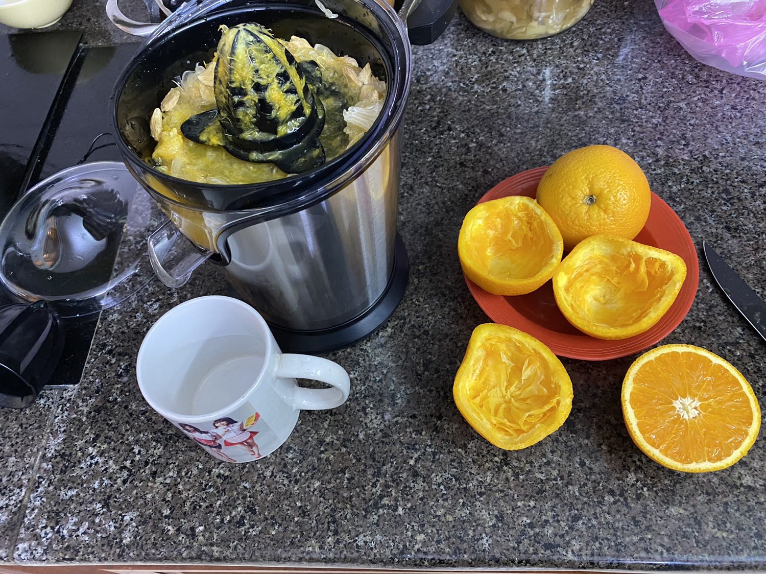 Máy vắt cam 🍊 Hafele công suất mạnh, chạy rất êm, vắt kiệt nước cam 🍊 & bưởi. Nút lấy nước cam có thể bật lên xuống, không cần nghiêng bình để rót nước cam , tiện lợi.