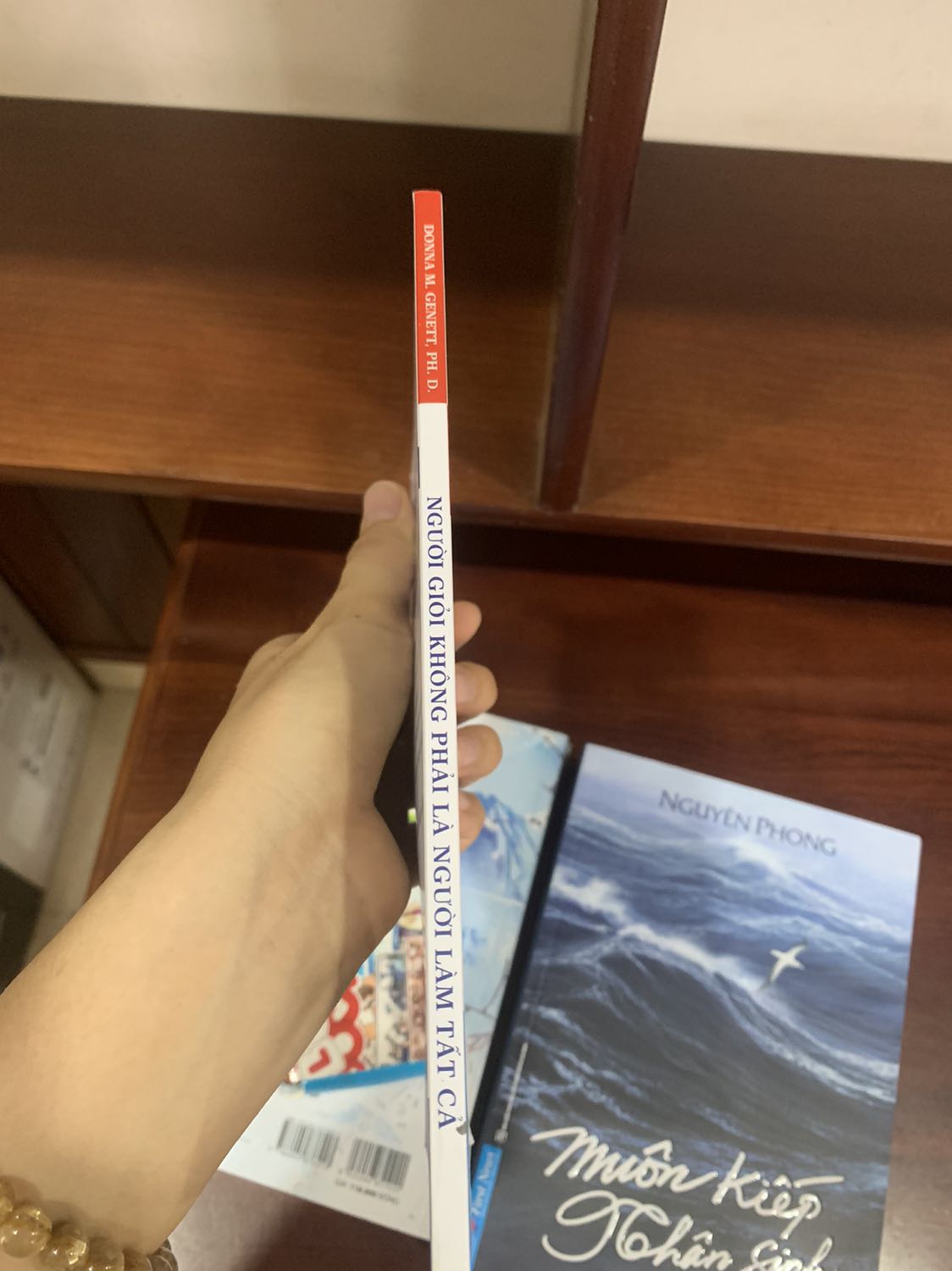 Sách mới, mỏng. Nội dung thì như tên cuốn sách, cách tác giả lồng ghép vào 1 câu chuyện theo mình thì cũng tạm ổn. Mình thích những câu chuyện thực tế rồi rút ra triết lý hơn là nghĩ ra 1 câu chuyện rồi lồng ghép triết lý vào như thế này. Nhưng nhìn chung thì mình thấy ổn