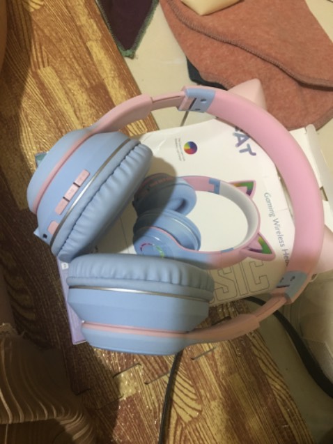 Kiểu dáng đẹp nha. Lúc bật lên còn có đèn led dễ thương. Nghe thì cũng bình thường thôi ạ. Với tầm giá này cũng ưng cái bụng