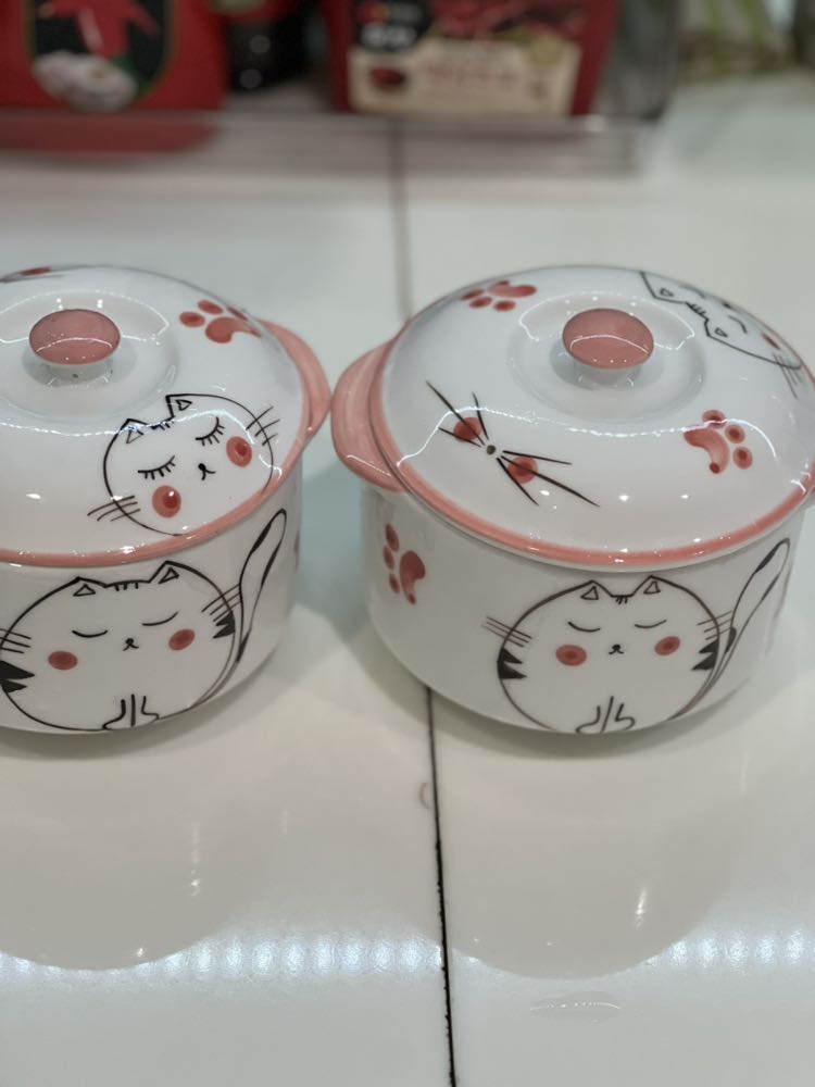 Đặt mèo vàng giao mèo hồng, sai màu sp