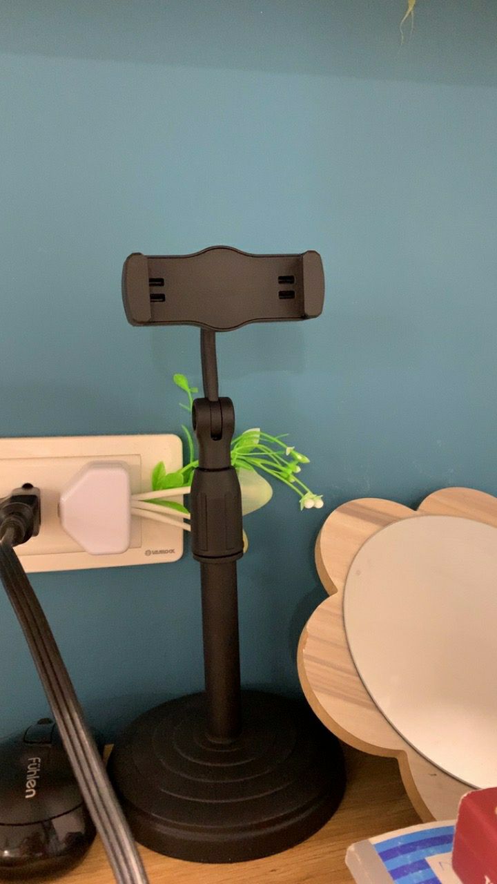 Bệ đỡ nặng, hộp giao đi xa nhưng vẫn đẹp. sản phẩm chất lượng k có gì để chê cả. 5 sao nhé