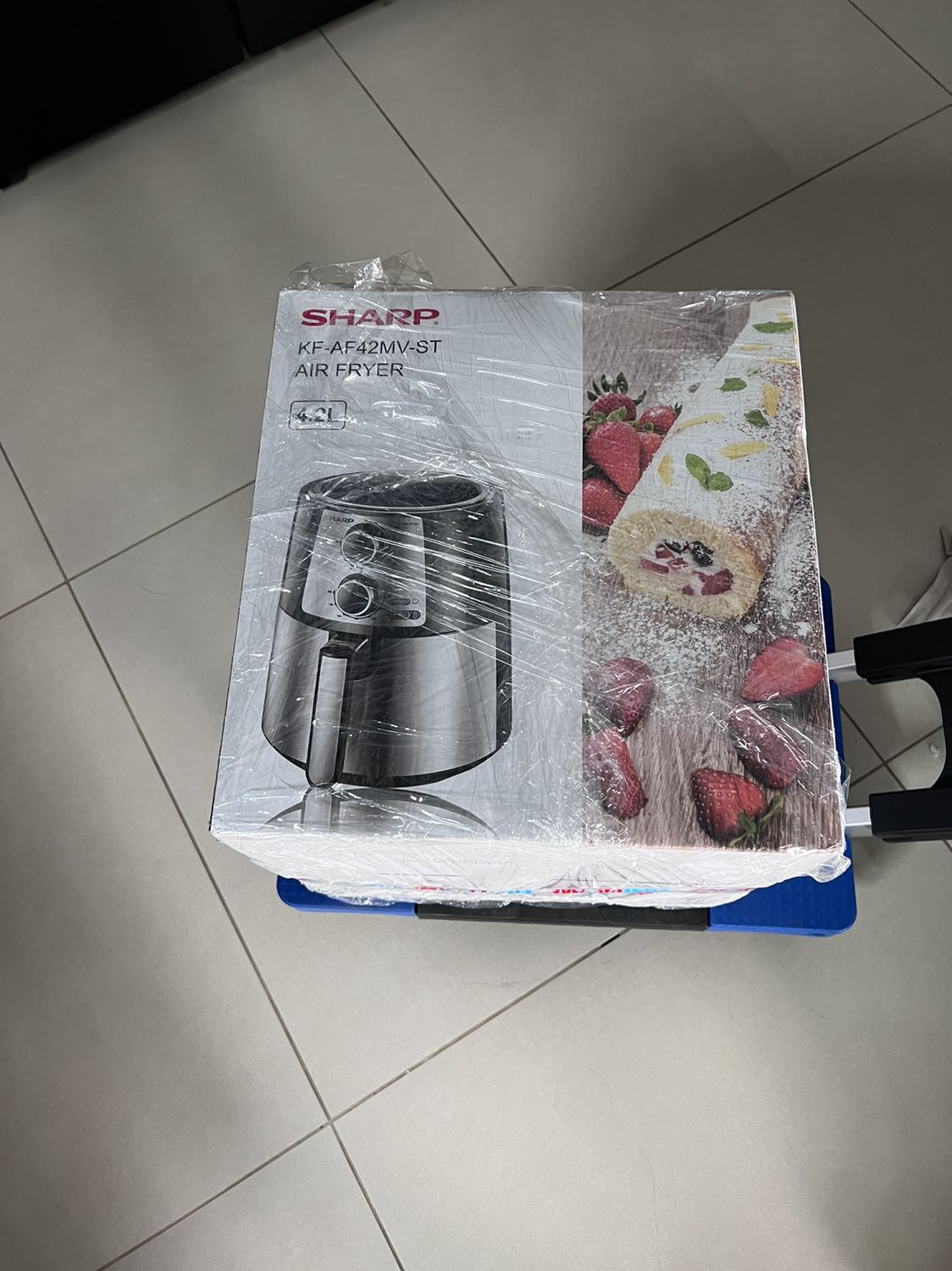 Đóng gói cẩn thận, giao hàng nhanh.
Nồi quá đẹp, màu sắc và chất lượng sản phẩm, về công năng chưa sử dụng nên chưa có nhận xét