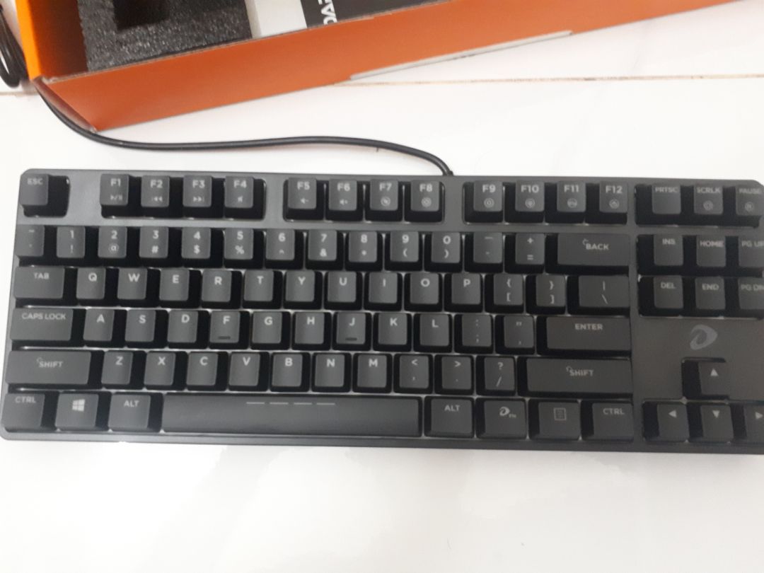 Bàn phím bấm rất sướng, êm tay. Hệ thống Led đa dạng. Rất đáng tiền. Bàn phím bấm rất sướng, êm tay. Hệ thống Led đa dạng. Rất đáng tiền.