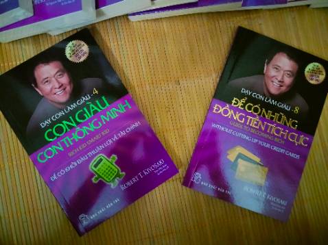 Giao hàng nhanh hơn dự kiến, tuy nhiên không rõ vì sao 2 cuốn tập 4 và 8 không được bọc🥲