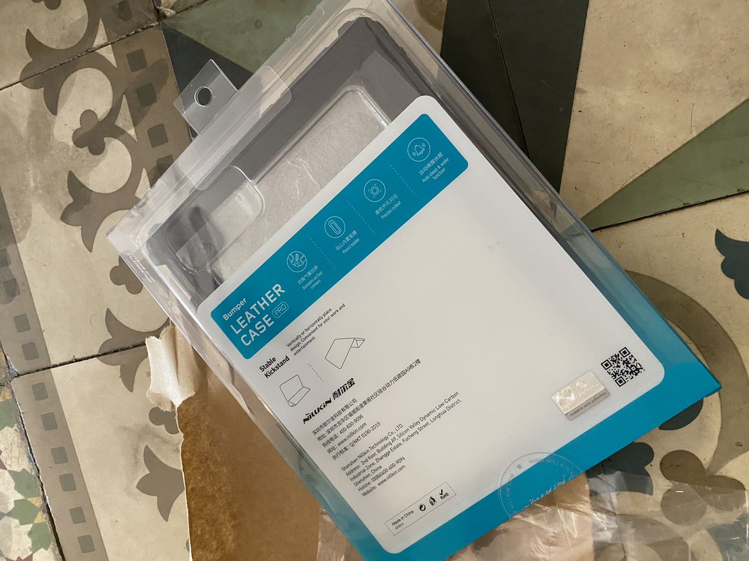 Okie ốp đẹp chắc chắn nhưng bỏ ipad vào hơi khó xíu