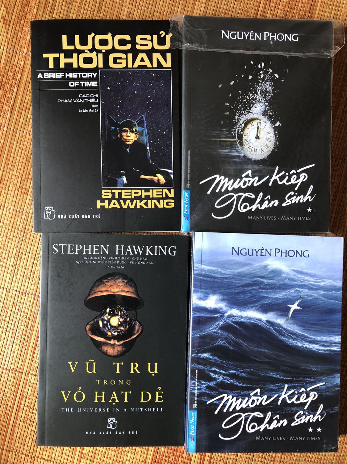 Mình đã nhận được hàng sau một tháng chờ đợi.  Về nội dung thì chưa đọc nên chưa review được . Một số nhận xét của mình về hình thức 
- Sách không đóng gói không bọc lại , chỉ bỏ cho có vào trong hộp 
- Sách bị cong và cũ 
 Đây là lần đầu mình thất tiki giao hàng kiểu này, mặc dù rất thất vọng nhưng mình cũng hiểu là một phần do tình hình dịch bệnh căng thẳng. Dù sao cũng  nhận rồi hi vọng tiki chú ý hơn