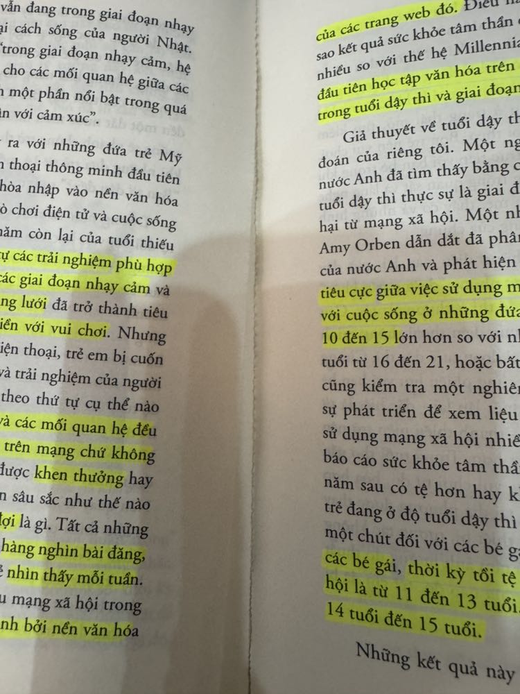 Giờ mới lấy ra đọc, đọc được vài trang thì bung gáy sách tùm lum 🥲