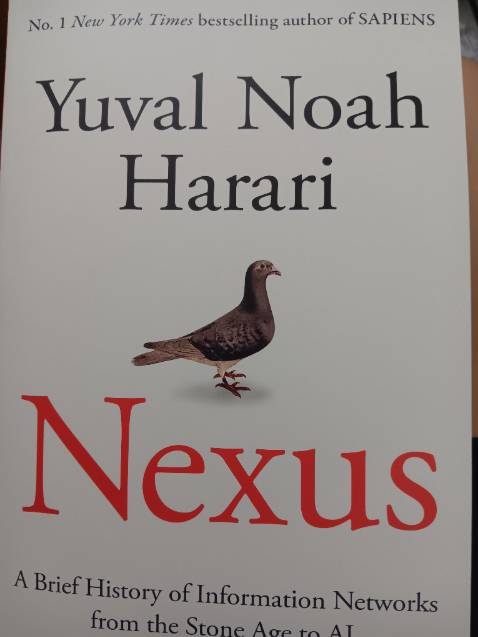 Bản tiếng Việt đang rất hot mọi người có thể mua nhưng nếu mọi người thích đọc tiếng Anh thì hãy chọn bản này. Sách đẹp, in chữ rõ ràng dễ đọc. Fahasa ok.