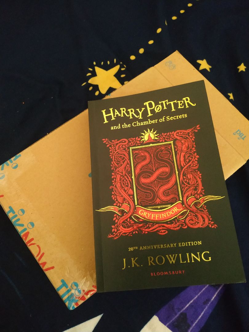 mình dùng tikinow nên giao hàng rất nhanh. Chất lượng sách ổn, nhẹ, giấy màu ngà dễ chịu