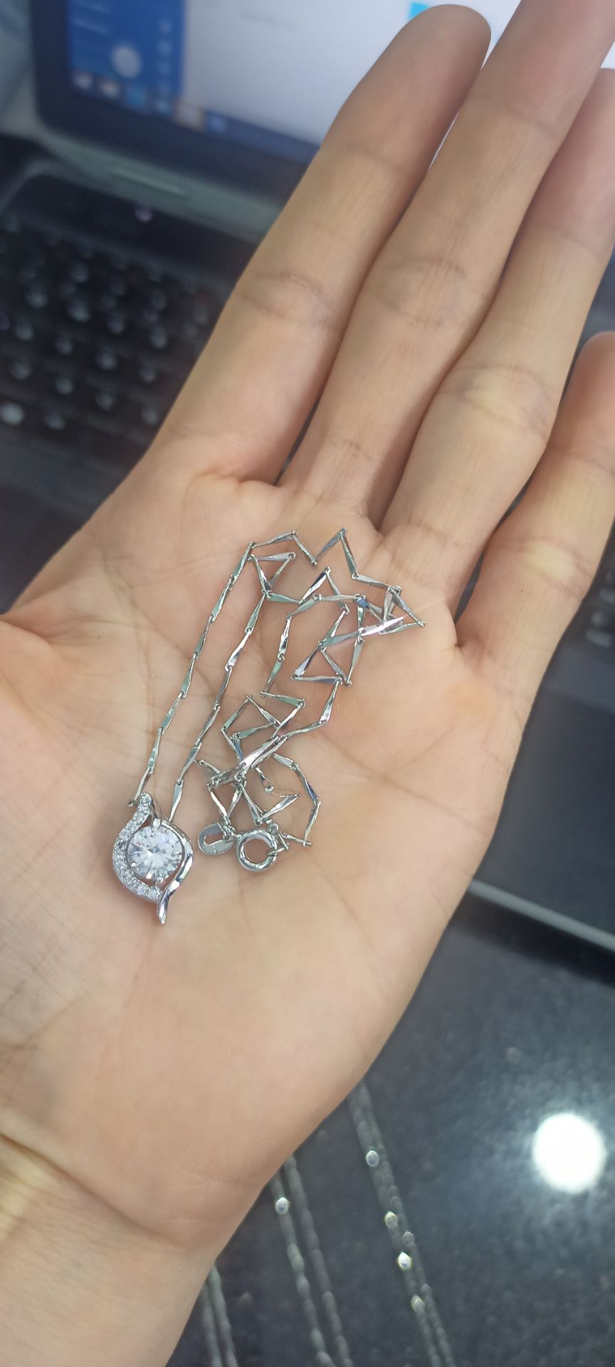 Cảm ơn shop, mua cả 4 dây đều rất đẹp và sáng , sản phẩm tốt y như quảng cáo sẽ tiếp tục ủng hộ shop . Cảm ơn Tiki mình rất yên tâm khi mua hàng ở TiKi .