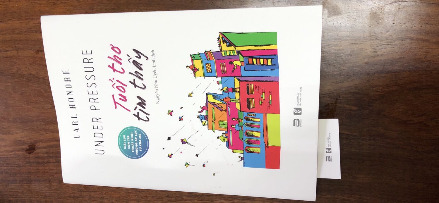 Sách được bọc nilong cẩn thận, chất liệu giấy tốt nên cầm nhẹ. 
Về nội dung sách có 279 trang nhưng lời giới thiệu và mục lục hơi nhiều trang. Tuy là sách của tác giả nước ngoài nhưng nội dung khá gần gũi với VN