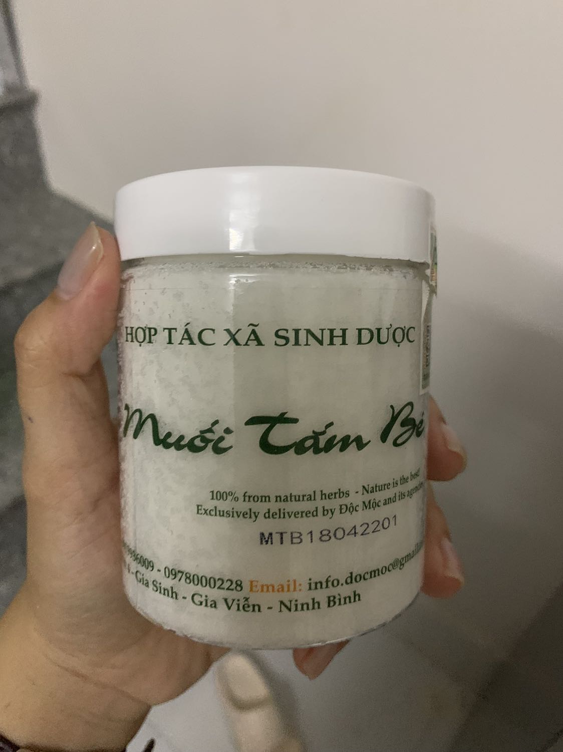 Mùi thơm, coa mùi tinh dầu nên tắm xong cảm giác mềm mại như da e bé, còn đc tặng cẢ muối ngâm chân, xứng đáng 5 sao