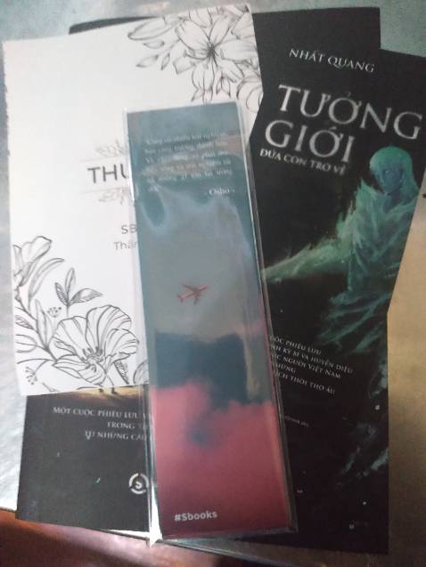 Giao hàng nhanh, đóng gói cẩn thận. Về phần nội dung, sách có sự xuất hiện của các nv cổ tích, thú vị vô cùng. Đọc còn đang dang dở nhưng thấy nó rất hayyyyyyy