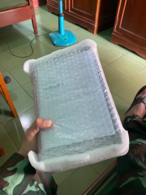 Nhìn bọc bên ngoài thôi đã thấy sự phấn khích rồi. Quá chi là ưng ý. Mua sách lâu nay nhưng chưa thấy cuốn nào bọc kĩ như thế nào. Cho shop 5s về chất lượng bao bọc